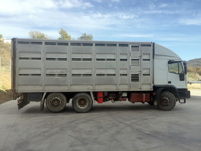 First vehicle bodyworked for Carrocerias Molas with aluminum box for cattle transport, year 1996